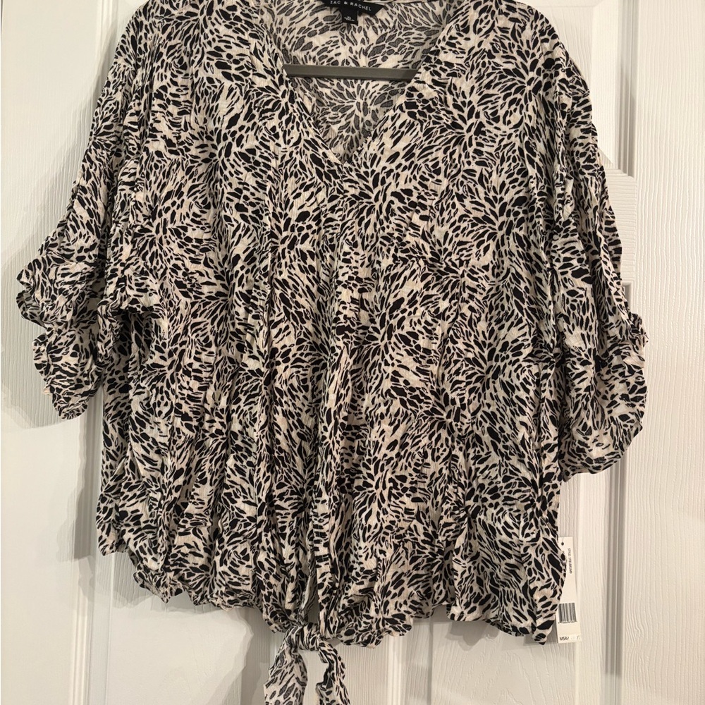 NWT! Black and White Women's Top